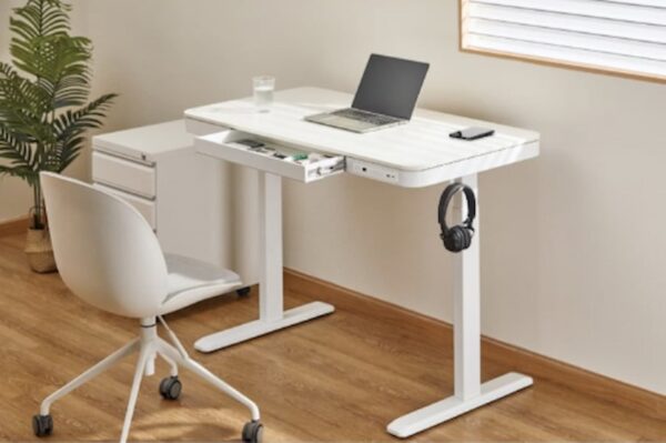 Регулируемо бюро с един мотор - бял плот