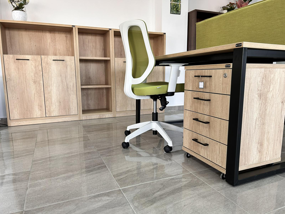 Офис бюро с О-образни крака 138*68*2,5см. - Image 3