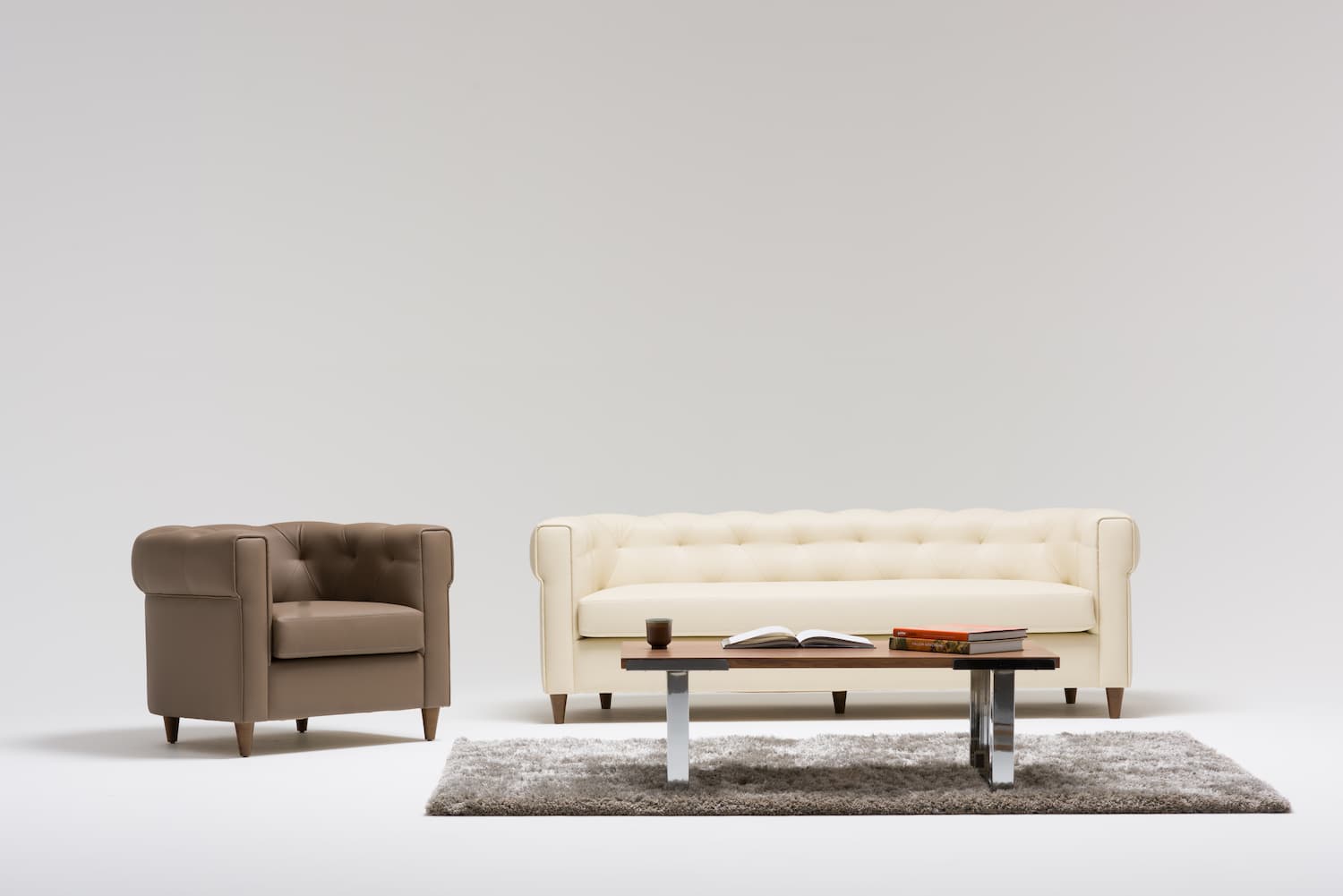 „Кресло CHESRA с модерна визия, размери 90x82x73 см и избор на дамаски – 3 години гаранция“